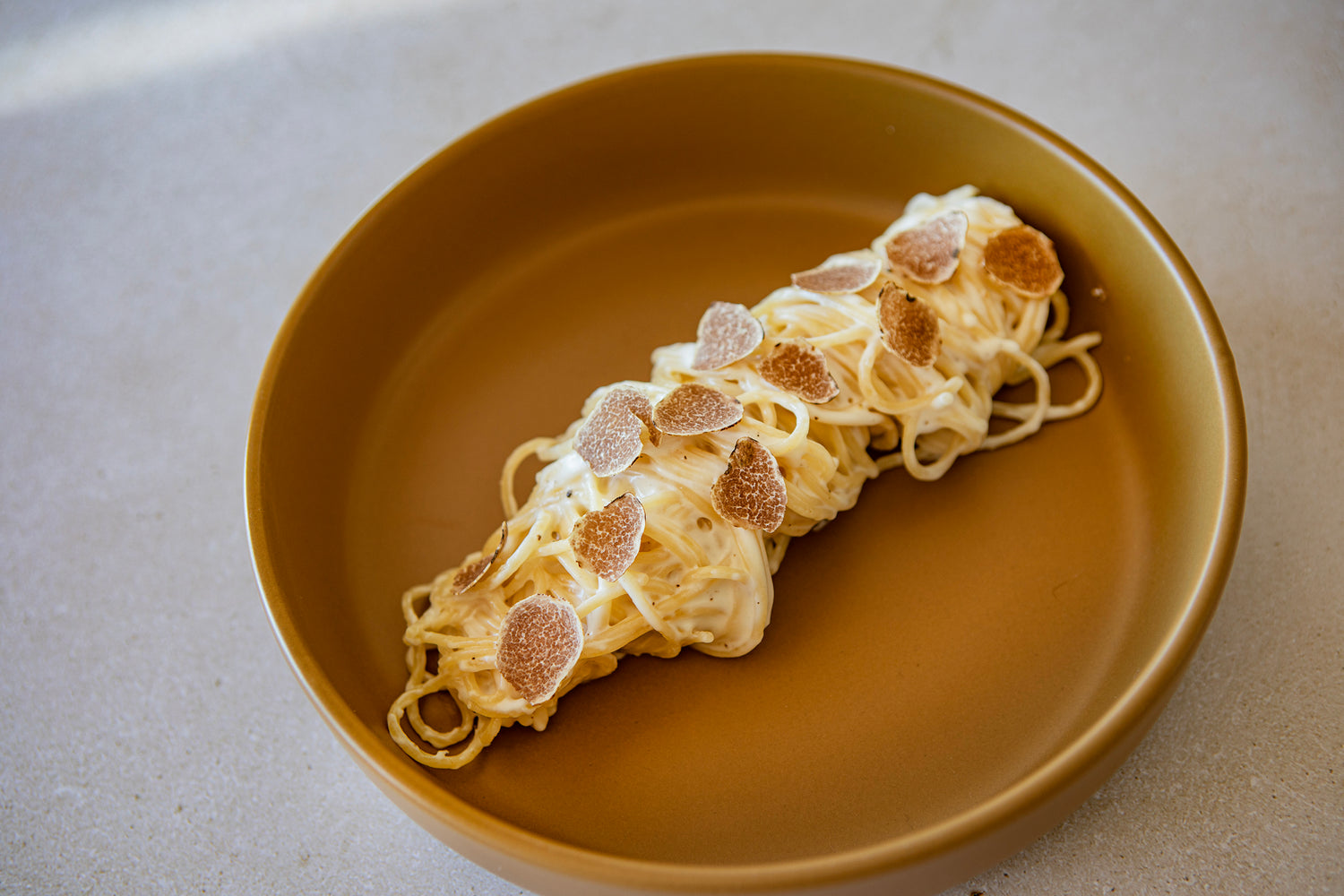 Spaghetti caccio e peppe à la truffe blanche