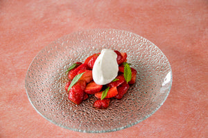 Fraises au vinaigre truffé et à la crème chantilly