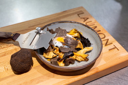 Mandoline à truffes en inox avec manche en bois foncé